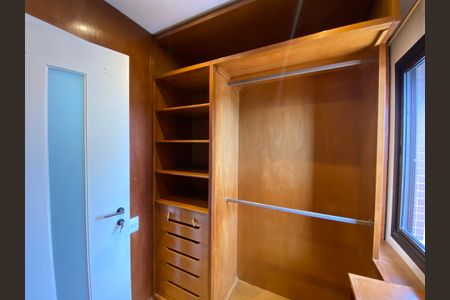 Apartamento para alugar com 140m², 2 quartos e 3 vagasCloset da Suíte 2