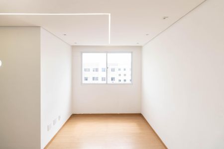 Sala de apartamento para alugar com 2 quartos, 45m² em Inhoaíba, Rio de Janeiro