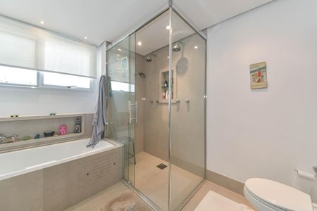 Apartamento à venda com 214m², 4 quartos e 4 vagasBanheiro da Suíte 4