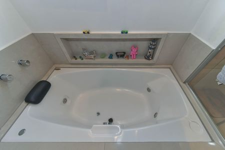 Apartamento à venda com 214m², 4 quartos e 4 vagasBanheiro da Suíte 4