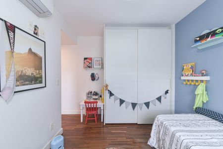Apartamento à venda com 214m², 4 quartos e 4 vagasSuíte 3