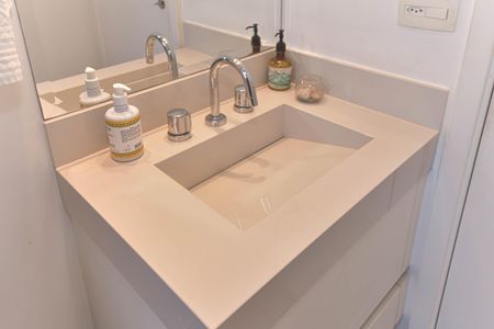 Apartamento à venda com 214m², 4 quartos e 4 vagasBanheiro da Suíte 1