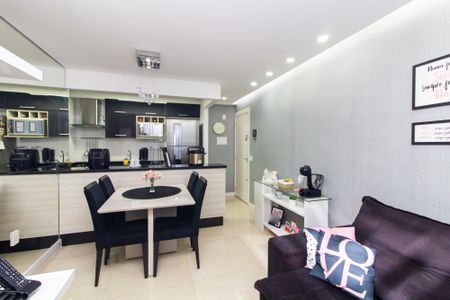 Sala de apartamento à venda com 3 quartos, 54m² em Conjunto Residencial José Bonifácio, São Paulo