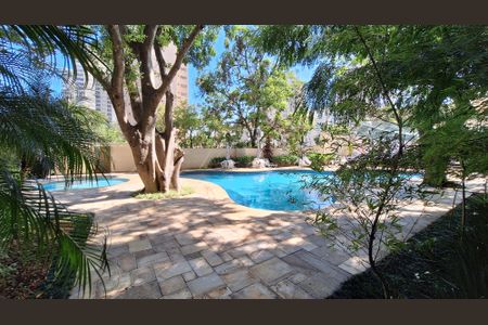 Apartamento à venda com 168m², 4 quartos e 3 vagas Apartamento à venda com 168m², 4 quartos e 3 vagasÁrea comum - Piscina