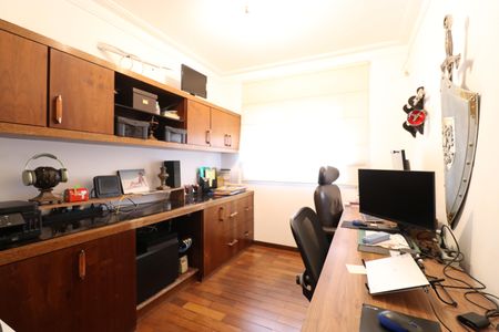 Apartamento à venda com 168m², 4 quartos e 3 vagasEscritório