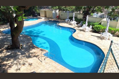 Apartamento à venda com 168m², 4 quartos e 3 vagas Apartamento à venda com 168m², 4 quartos e 3 vagasÁrea comum - Piscina