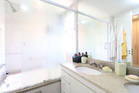 Apartamento à venda com 168m², 4 quartos e 3 vagasBanheiro da Suíte 3