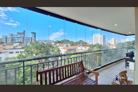 Apartamento à venda com 168m², 4 quartos e 3 vagas Apartamento à venda com 168m², 4 quartos e 3 vagasVaranda