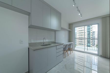 Sala/Cozinha  de apartamento para alugar com 1 quarto, 27m² em Campo Belo, São Paulo