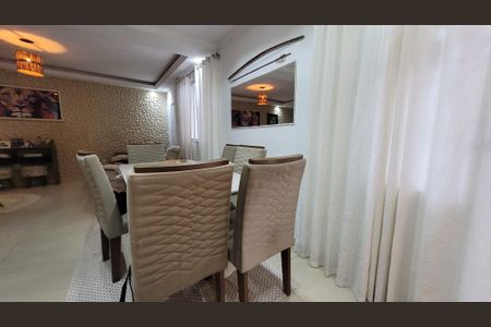 Casa para alugar com 200m², 3 quartos e 1 vaga Casa para alugar com 200m², 3 quartos e 1 vagaSala de Jantar