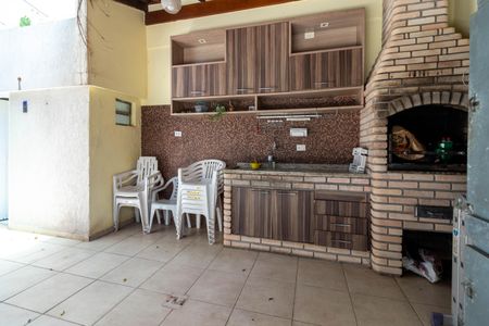 Casa à venda com 230m², 3 quartos e 3 vagas Casa à venda com 230m², 3 quartos e 3 vagasQuintal e Churrasqueira