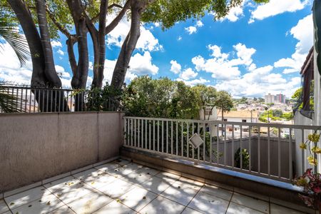 Casa à venda com 230m², 3 quartos e 3 vagas Casa à venda com 230m², 3 quartos e 3 vagasVaranda da Sala