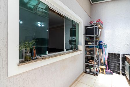 Casa à venda com 230m², 3 quartos e 3 vagas Casa à venda com 230m², 3 quartos e 3 vagasJardim de Inverno