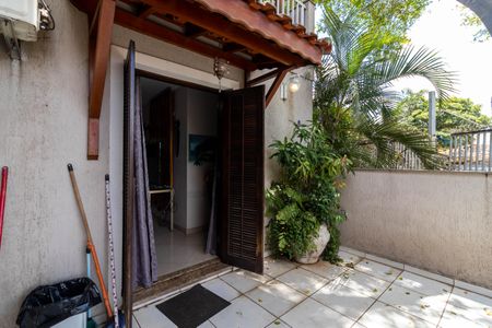 Casa à venda com 230m², 3 quartos e 3 vagas Casa à venda com 230m², 3 quartos e 3 vagasVaranda da Sala