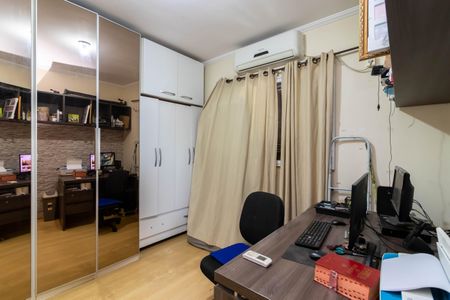 Casa à venda com 230m², 3 quartos e 3 vagas Casa à venda com 230m², 3 quartos e 3 vagasQuarto 2