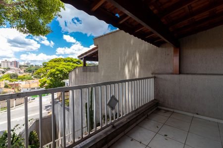 Casa à venda com 230m², 3 quartos e 3 vagas Casa à venda com 230m², 3 quartos e 3 vagasVaranda do Quarto 1