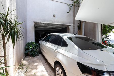 Casa à venda com 230m², 3 quartos e 3 vagas Casa à venda com 230m², 3 quartos e 3 vagasGaragem 1