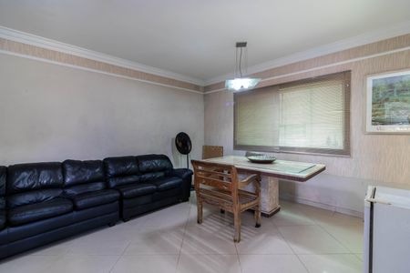 Casa à venda com 230m², 3 quartos e 3 vagas Casa à venda com 230m², 3 quartos e 3 vagasSala de Jantar