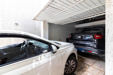 Casa à venda com 230m², 3 quartos e 3 vagas Casa à venda com 230m², 3 quartos e 3 vagasGaragem 1