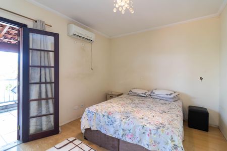 Casa à venda com 230m², 3 quartos e 3 vagas Casa à venda com 230m², 3 quartos e 3 vagasQuarto 1