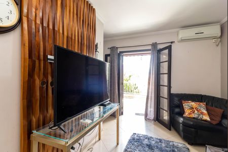 Casa à venda com 230m², 3 quartos e 3 vagas Casa à venda com 230m², 3 quartos e 3 vagasSala de Estar