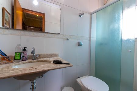 Casa à venda com 230m², 3 quartos e 3 vagas Casa à venda com 230m², 3 quartos e 3 vagasBanheiro 2