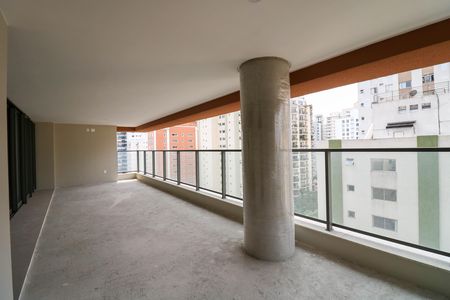 Apartamento para alugar com 205m², 4 quartos e 3 vagas Apartamento para alugar com 205m², 4 quartos e 3 vagasVaranda