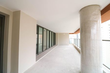 Apartamento para alugar com 205m², 4 quartos e 3 vagas Apartamento para alugar com 205m², 4 quartos e 3 vagasVaranda