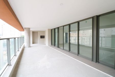 Apartamento para alugar com 205m², 4 quartos e 3 vagas Apartamento para alugar com 205m², 4 quartos e 3 vagasVaranda