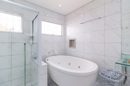 Casa à venda com 180m², 3 quartos e 2 vagas Casa à venda com 180m², 3 quartos e 2 vagasBanheiro da suíte