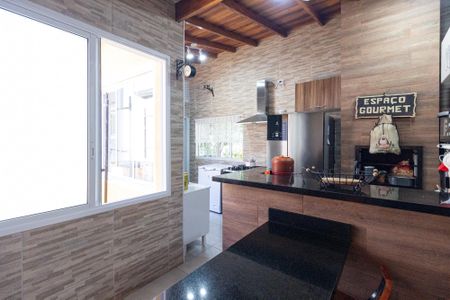 Casa à venda com 180m², 3 quartos e 2 vagas Casa à venda com 180m², 3 quartos e 2 vagasCozinha e área de serviço