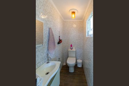 Casa à venda com 180m², 3 quartos e 2 vagas Casa à venda com 180m², 3 quartos e 2 vagasLavabo