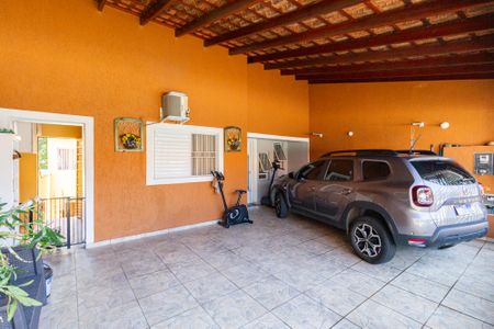 Casa à venda com 180m², 3 quartos e 2 vagas Casa à venda com 180m², 3 quartos e 2 vagasGaragem