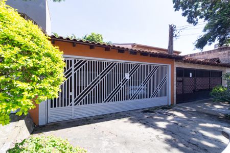 Casa à venda com 180m², 3 quartos e 2 vagas Casa à venda com 180m², 3 quartos e 2 vagasFachada