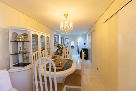 Casa à venda com 180m², 3 quartos e 2 vagas Casa à venda com 180m², 3 quartos e 2 vagasSala