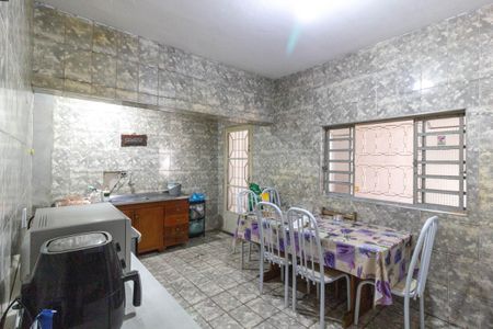 Casa para alugar com 140m², 2 quartos e 2 vagasCozinha e Área de Serviço