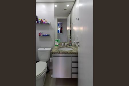 Apartamento à venda com 75m², 3 quartos e 1 vaga Apartamento à venda com 75m², 3 quartos e 1 vagaBanheiro Social