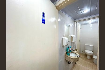 Casa à venda com 240m², 4 quartos e 6 vagasBanheiro 5