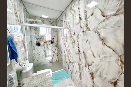 Casa à venda com 240m², 4 quartos e 6 vagasBanheiro 1