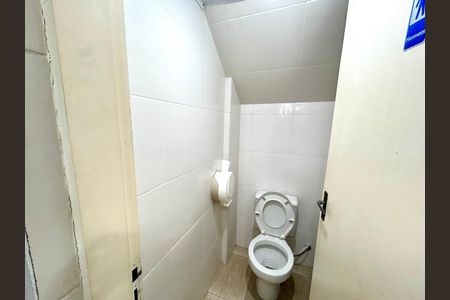 Casa à venda com 240m², 4 quartos e 6 vagasBanheiro 5