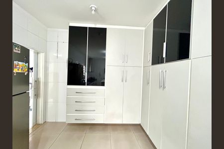 Casa à venda com 240m², 4 quartos e 6 vagasCozinha 1