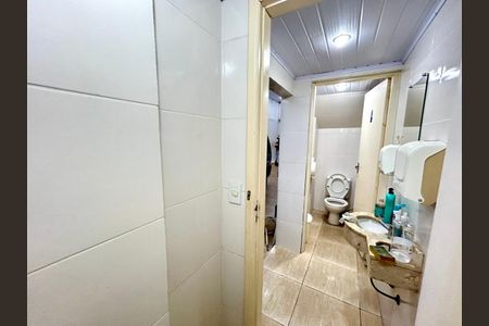 Casa à venda com 240m², 4 quartos e 6 vagasBanheiro 4