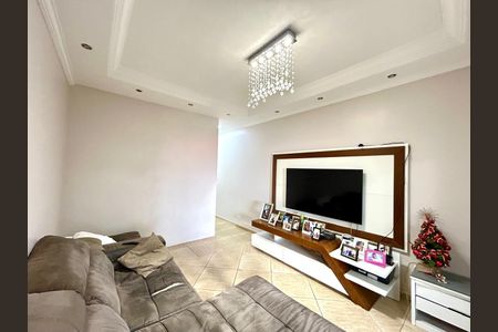 Casa à venda com 240m², 4 quartos e 6 vagasSala 1