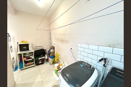 Casa à venda com 240m², 4 quartos e 6 vagasÁrea de Serviço