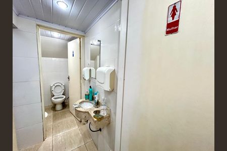 Casa à venda com 240m², 4 quartos e 6 vagasBanheiro 5