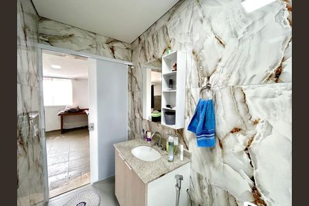 Casa à venda com 240m², 4 quartos e 6 vagasBanheiro 1