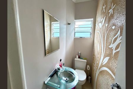 Casa à venda com 240m², 4 quartos e 6 vagasBanheiro 2