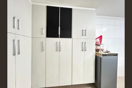 Casa à venda com 240m², 4 quartos e 6 vagasCozinha 1