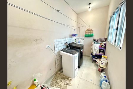 Casa à venda com 240m², 4 quartos e 6 vagasÁrea de Serviço