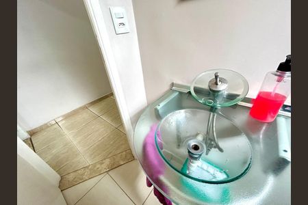 Casa à venda com 240m², 4 quartos e 6 vagasBanheiro 2